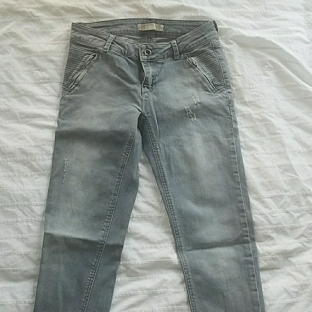 Zara distressed skinny jeans w/ ankle detail